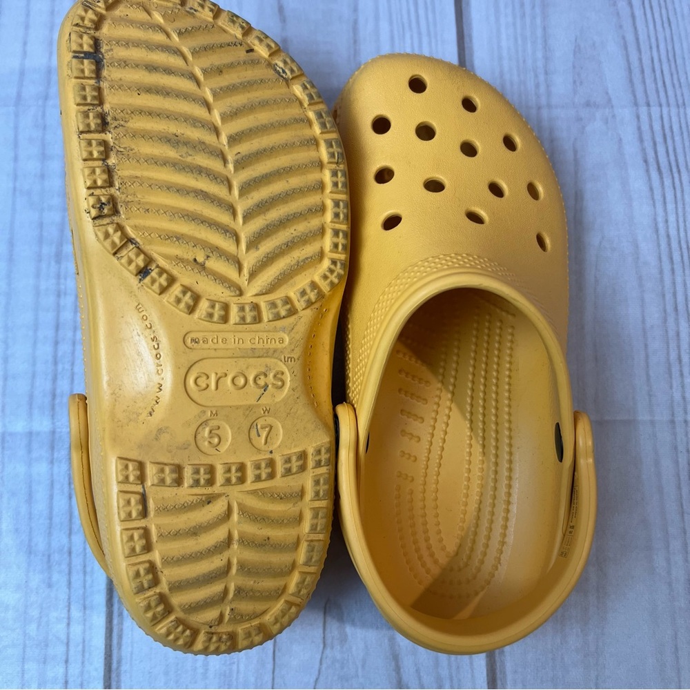 2 pair Crocs Red and Yellow Clogs M5 W7 - Picture 15 of 16